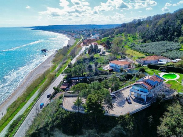 casa indipendente in vendita a Fossacesia in zona Fossacesia Marina