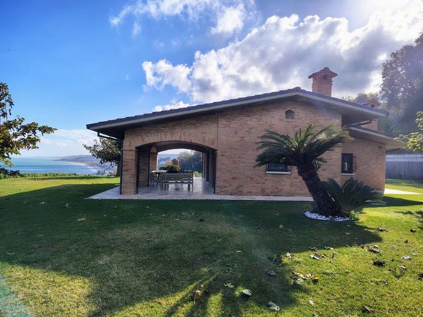 casa indipendente in vendita a Fossacesia in zona Fossacesia Marina