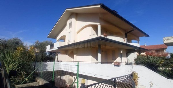 casa indipendente in vendita a Fossacesia in zona Villa Scorciosa