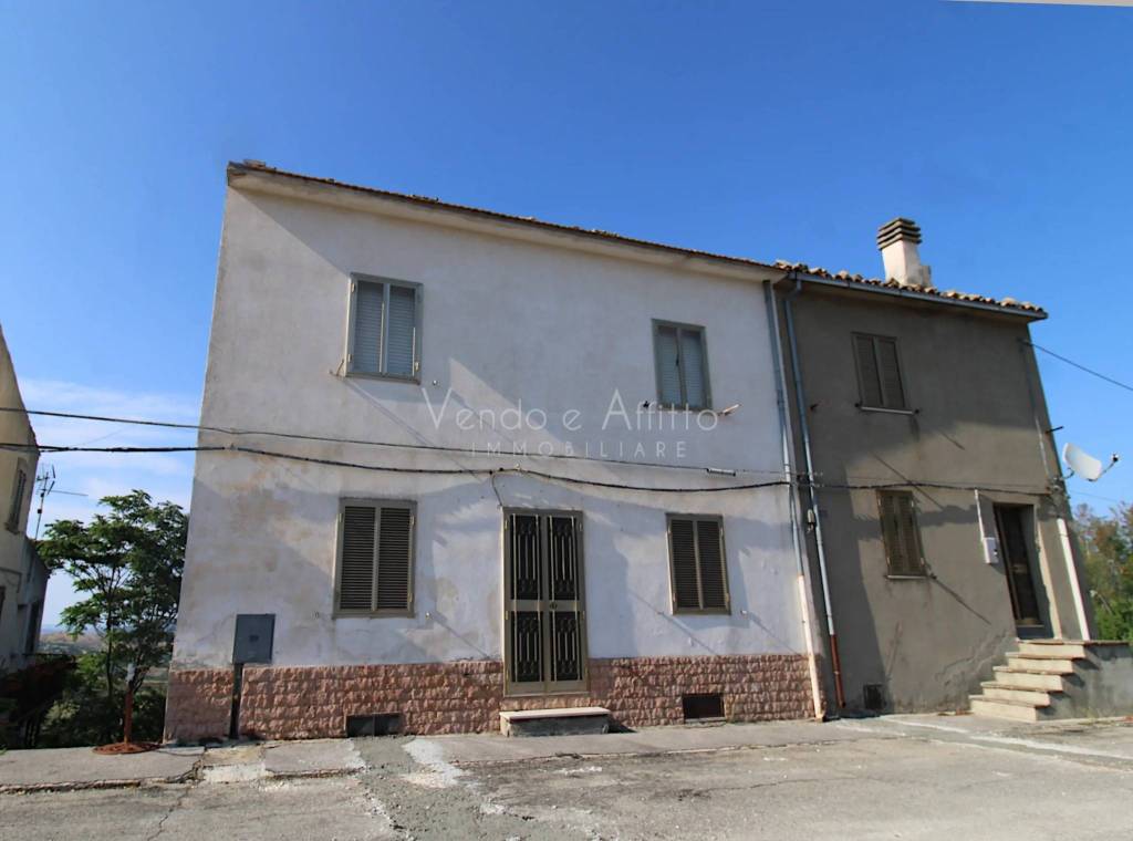 casa indipendente in vendita a Fraine