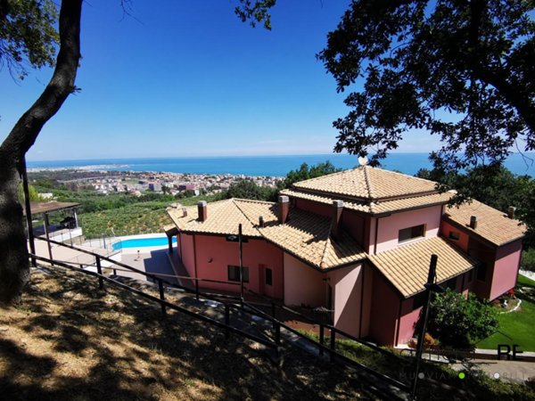 casa indipendente in vendita a Francavilla al Mare in zona Pretaro