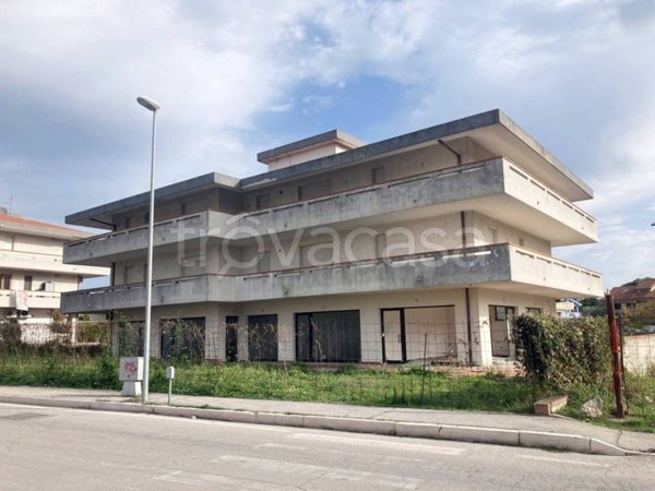 locale commerciale in vendita a Francavilla al Mare