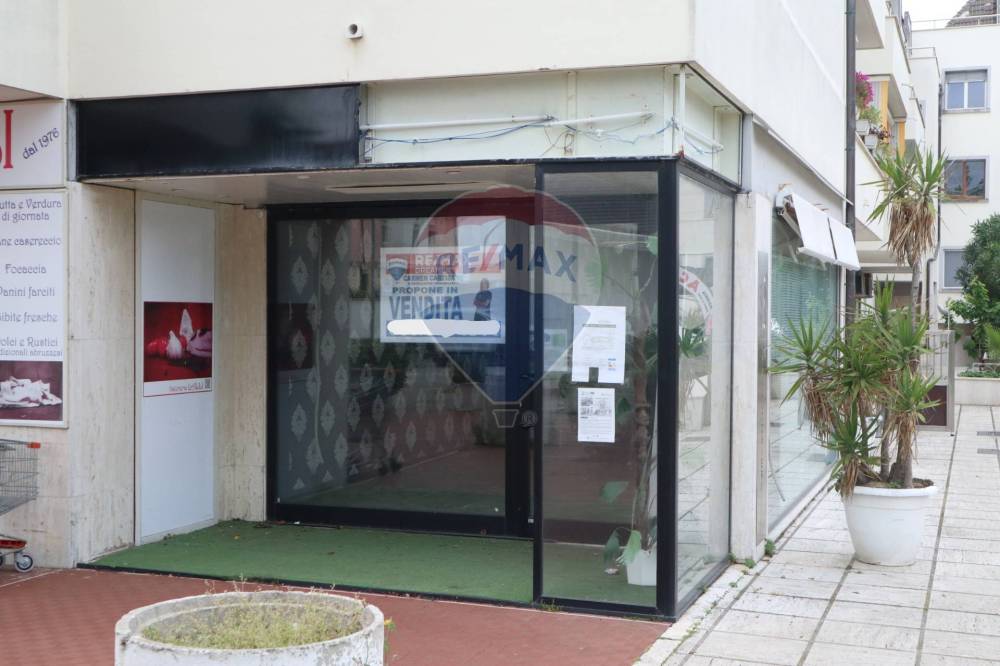 locale commerciale in vendita a Francavilla al Mare