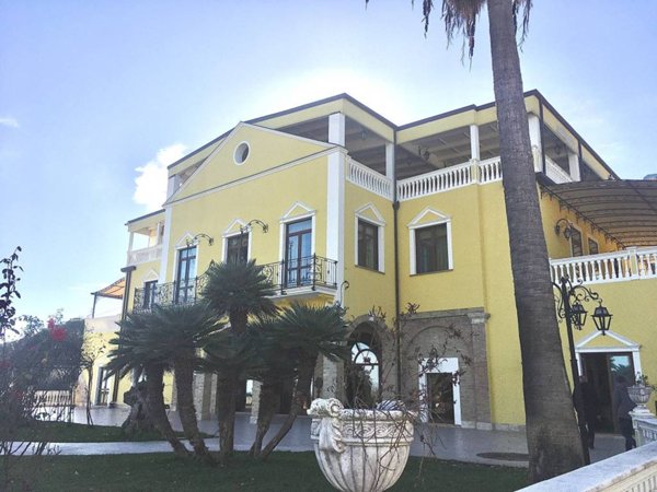 intera palazzina in vendita a Francavilla al Mare in zona Pretaro