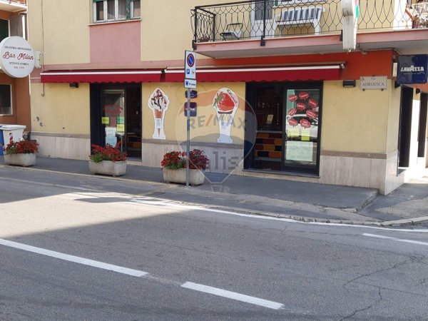 locale commerciale in vendita a Francavilla al Mare