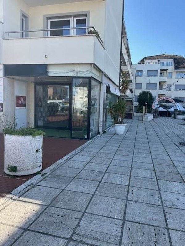 locale commerciale in vendita a Francavilla al Mare