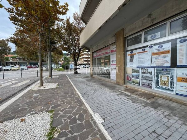 negozio in vendita a Francavilla al Mare