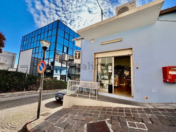 locale commerciale in vendita a Francavilla al Mare