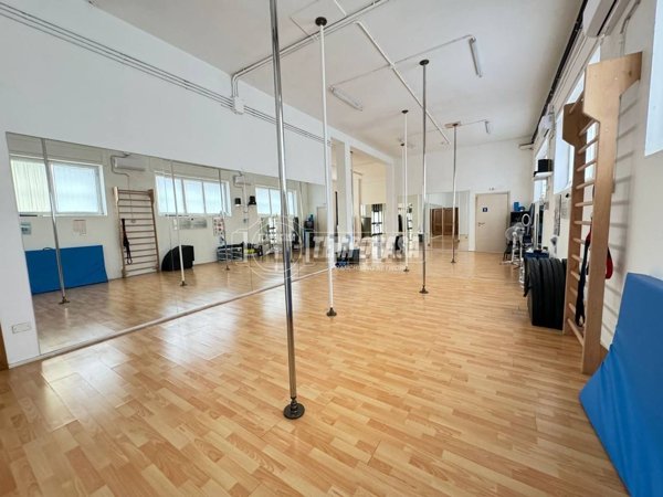 locale commerciale in vendita a Francavilla al Mare