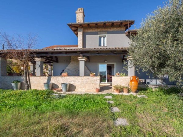 casa indipendente in vendita a Francavilla al Mare in zona Castelvecchio