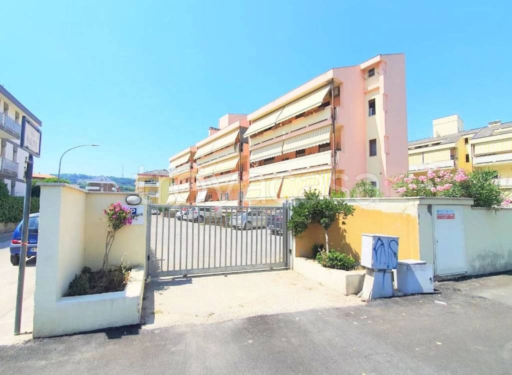 locale di sgombero in vendita a Francavilla al Mare