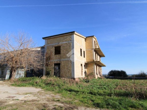 intera palazzina in vendita a Francavilla al Mare in zona Arenaro