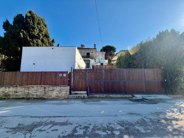 casa indipendente in vendita a Francavilla al Mare in zona Valle Anzuca