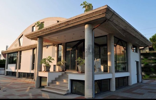 locale commerciale in vendita a Francavilla al Mare