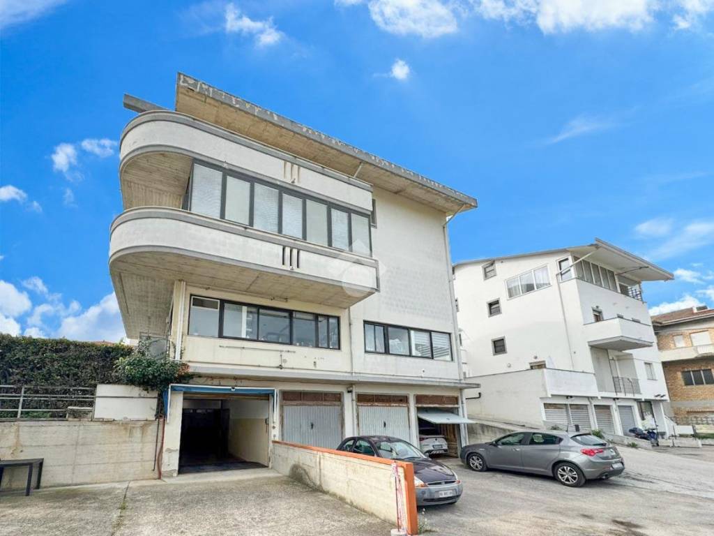 locale di sgombero in vendita a Francavilla al Mare