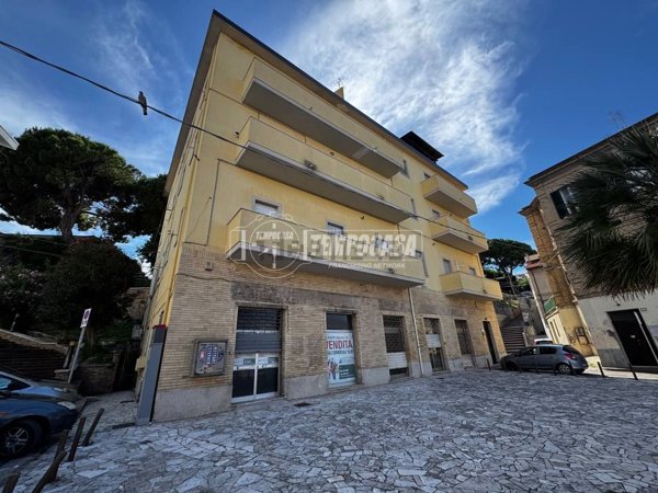 locale commerciale in vendita a Francavilla al Mare in zona Piane