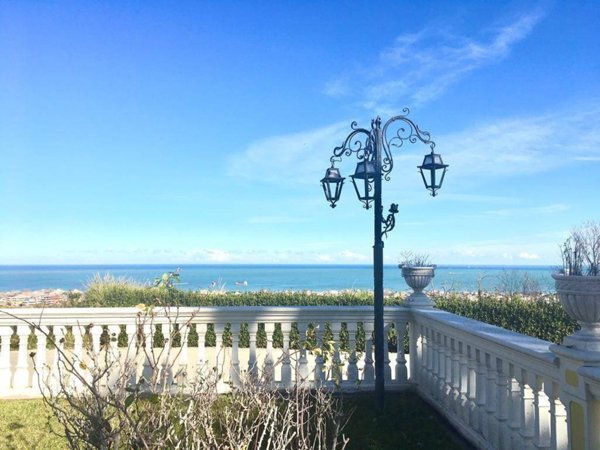 intera palazzina in vendita a Francavilla al Mare in zona Pretaro