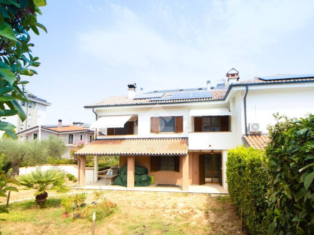 casa indipendente in vendita a Francavilla al Mare in zona Villanesi
