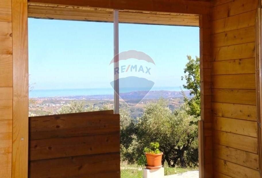 casa indipendente in vendita a Fresagrandinaria in zona Guardiola