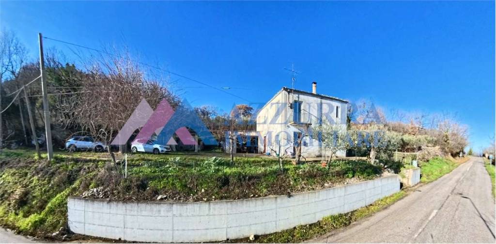 casa indipendente in vendita a Fresagrandinaria