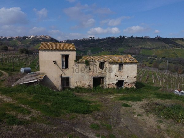 quadrivano in vendita a Frisa