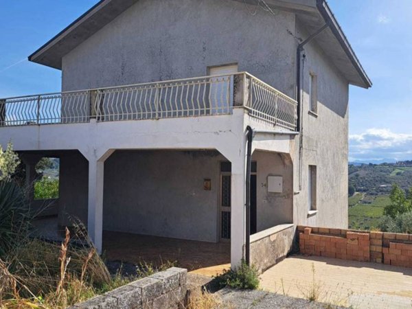 casa indipendente in vendita a Frisa in zona Colle della Fonte