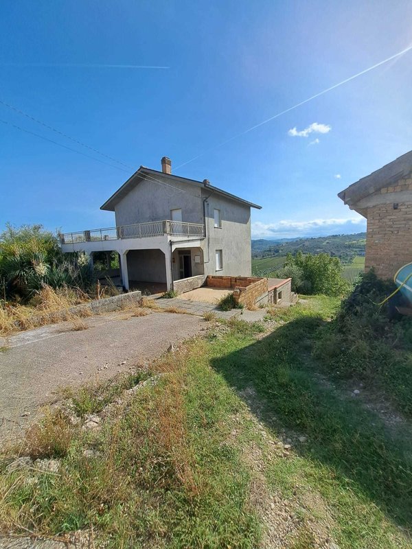 casa indipendente in vendita a Frisa in zona Colle della Fonte