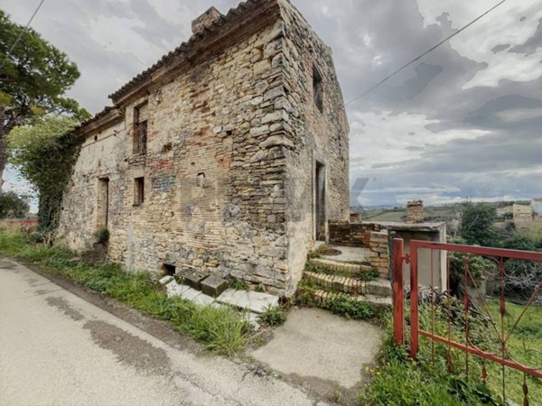 casa indipendente in vendita a Frisa in zona Colle della Fonte