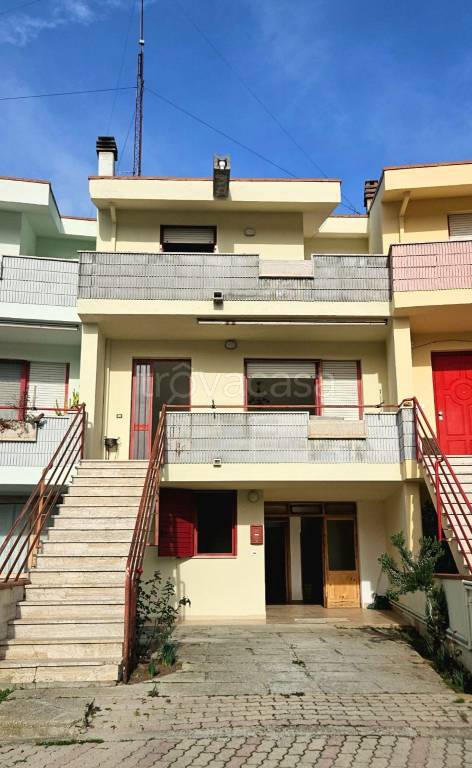 casa indipendente in vendita a Frisa