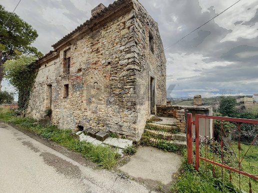 quadrivano in vendita a Frisa in zona Colle della Fonte