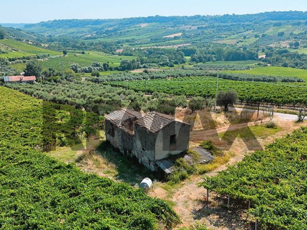 casale in vendita a Frisa in zona Colle della Fonte