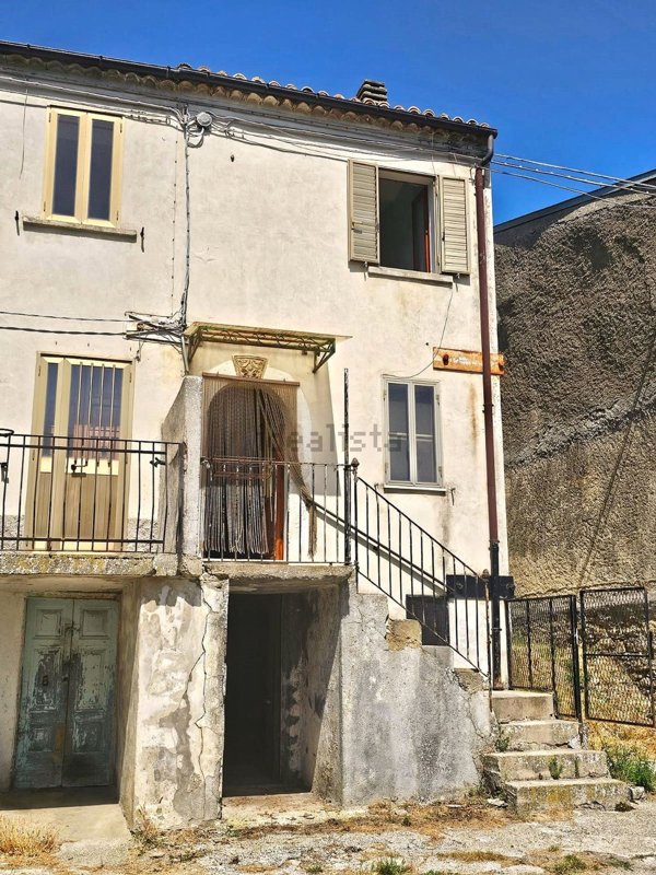 casa semindipendente in vendita a Gamberale in zona Casale Tesoro