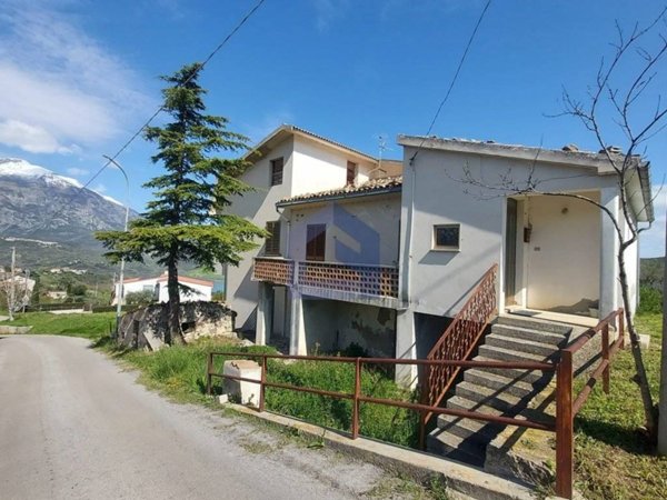 casa indipendente in vendita a Gessopalena in zona Macchie
