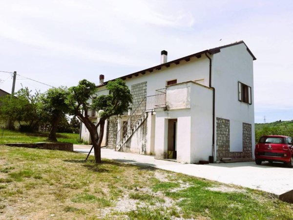 casa indipendente in vendita a Gissi in zona Pianospedale