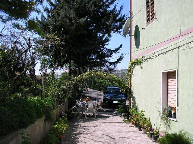 casa indipendente in vendita a Gissi in zona Peschiola