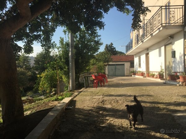 casa indipendente in vendita a Gissi in zona Pianospedale