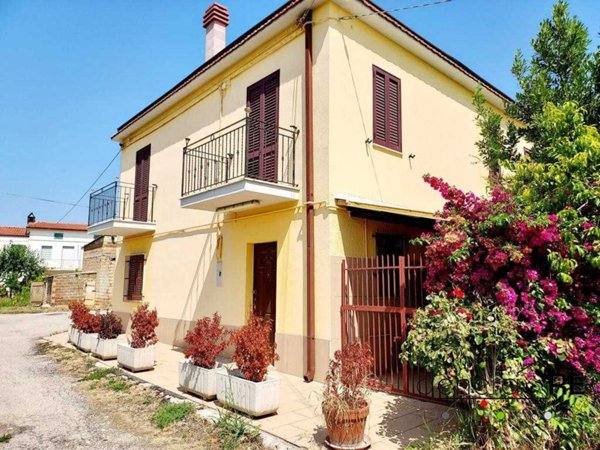 casa indipendente in vendita a Giuliano Teatino in zona San Rocco