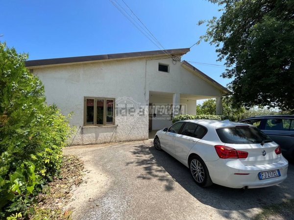 casa indipendente in vendita a Giuliano Teatino
