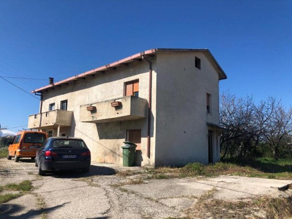 casa indipendente in vendita a Giuliano Teatino