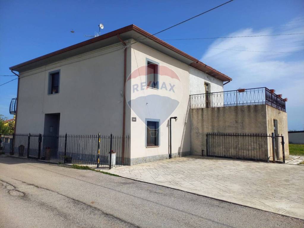 casa indipendente in vendita a Giuliano Teatino in zona San Rocco