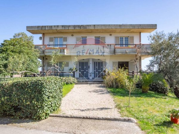casa indipendente in vendita a Giuliano Teatino