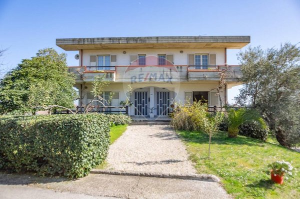 casa indipendente in vendita a Giuliano Teatino