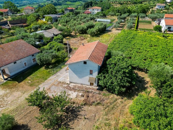 casa indipendente in vendita a Giuliano Teatino