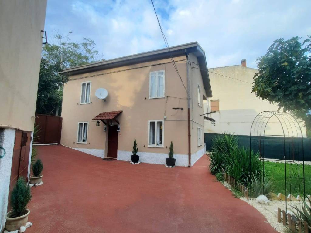 casa indipendente in vendita a Giuliano Teatino