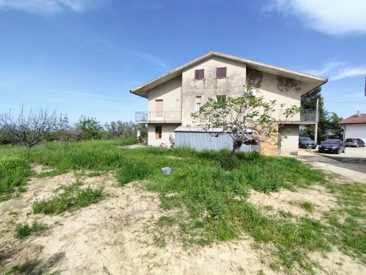 casa indipendente in vendita a Giuliano Teatino