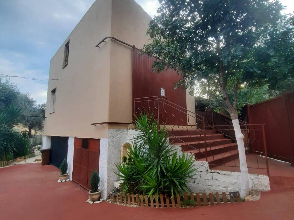 locale commerciale in vendita a Giuliano Teatino