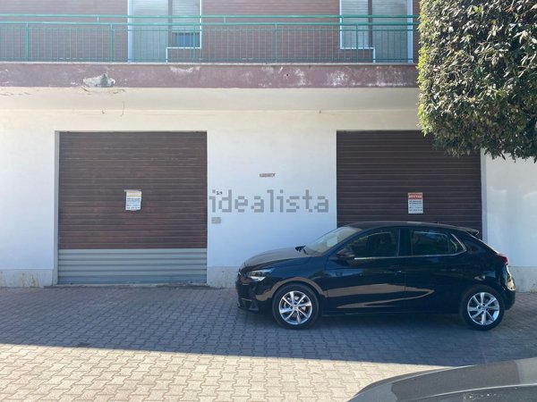 locale commerciale in vendita a Giuliano Teatino