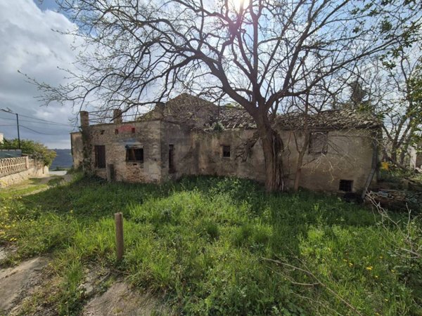 casale in vendita a Giuliano Teatino