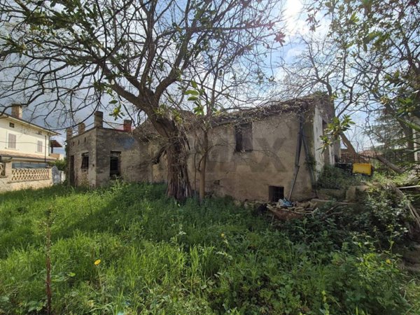 casale in vendita a Giuliano Teatino