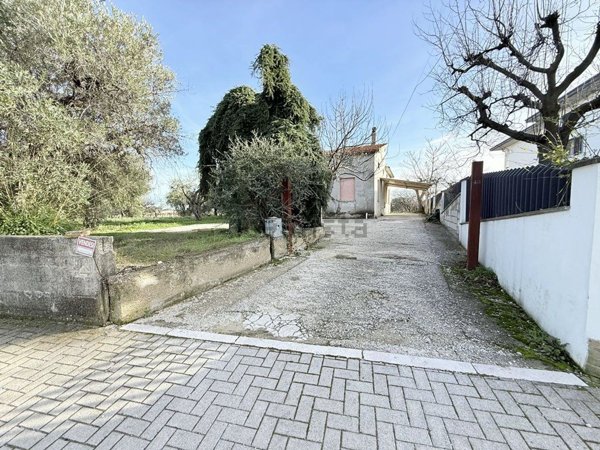 casa indipendente in vendita a Giuliano Teatino